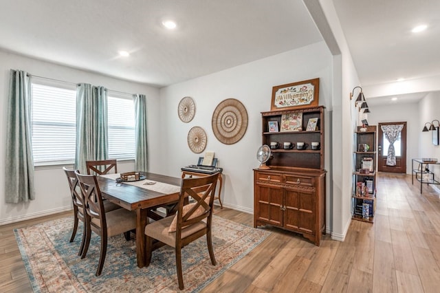 dining space featuring recessed lighting, light wood-style flooring, and baseboards