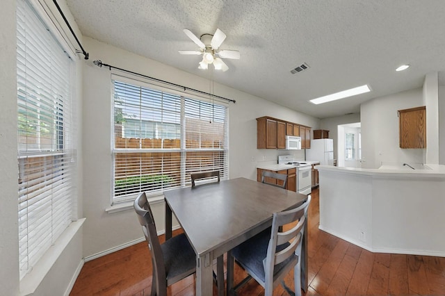 8413 Vicksburg Ln, Fort Worth, TX 76123 - dining room featuring wood finished floors, a textured ceiling, ceiling fan, and baseboards