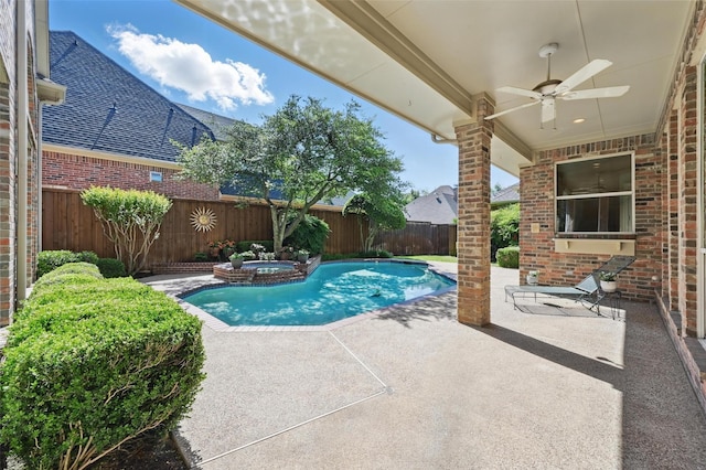 view of swimming pool with a pool with connected hot tub, a patio, a fenced backyard, and ceiling fan