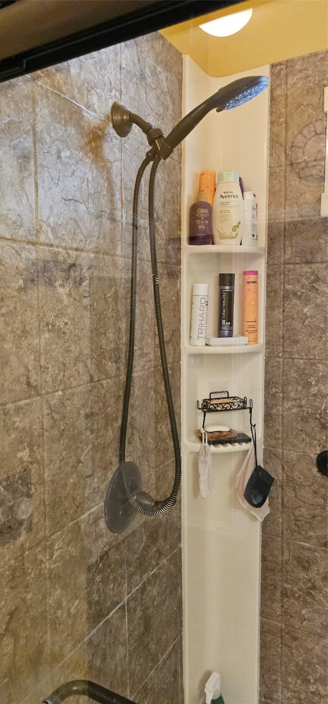 103 Sunglow Loop, Red Oak, TX 75154 - details featuring a tile shower