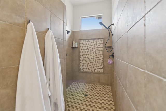 full bathroom featuring a tile shower