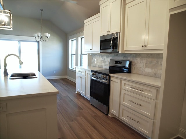 725 Raylan St, Springtown, TX 76082 - kitchen with stainless steel appliances, a sink, tasteful backsplash, baseboards, and lofted ceiling