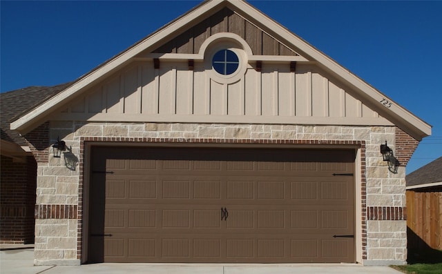 725 Raylan St, Springtown, TX 76082 - garage featuring fence