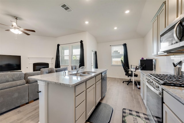 kitchen with stainless steel appliances, visible vents, a sink, and a healthy amount of sunlight