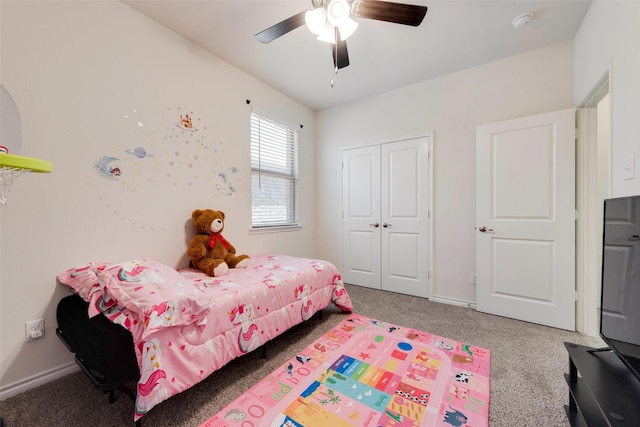 bedroom featuring a ceiling fan, baseboards, carpet, and a closet