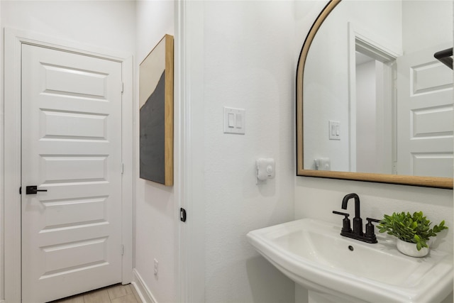 13361 Hedgebrook Pl, Fort Worth, TX 76008 - bathroom with a sink and baseboards