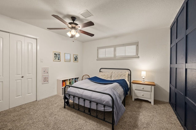 1764 Brown Trl, Hurst, TX 76054 - bedroom featuring carpet flooring, a closet, ceiling fan, and a textured ceiling