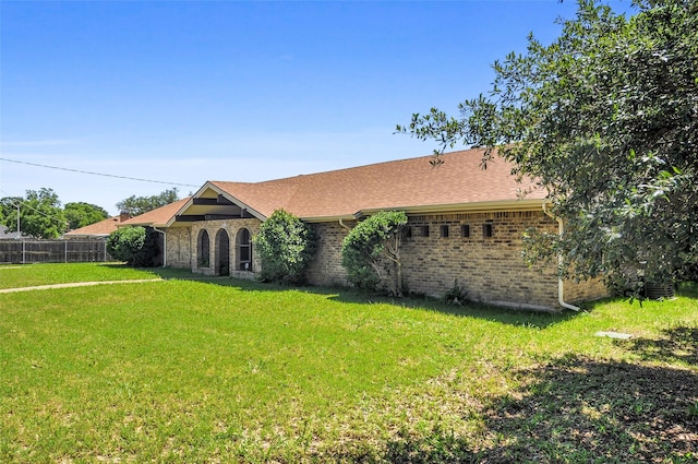 6709 Santiago Ave, Fort Worth, TX 76133 - ranch-style home featuring brick siding and roof with shingles