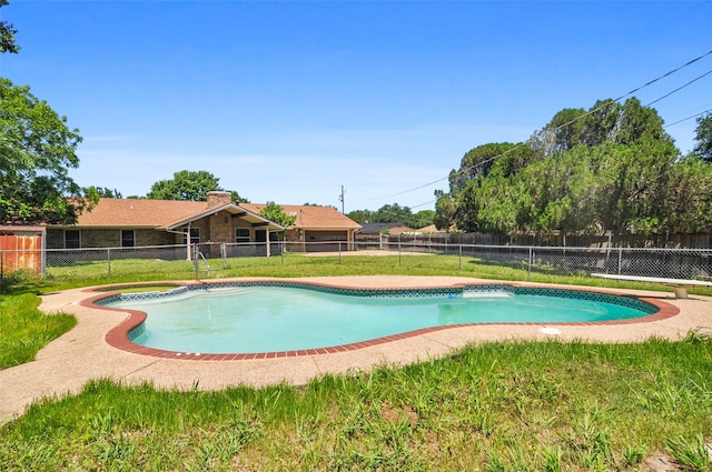 6709 Santiago Ave, Fort Worth, TX 76133 - view of swimming pool featuring a diving board