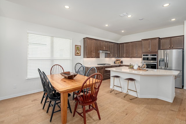 dining area featuring recessed lighting, light wood-style flooring, visible vents, and baseboards