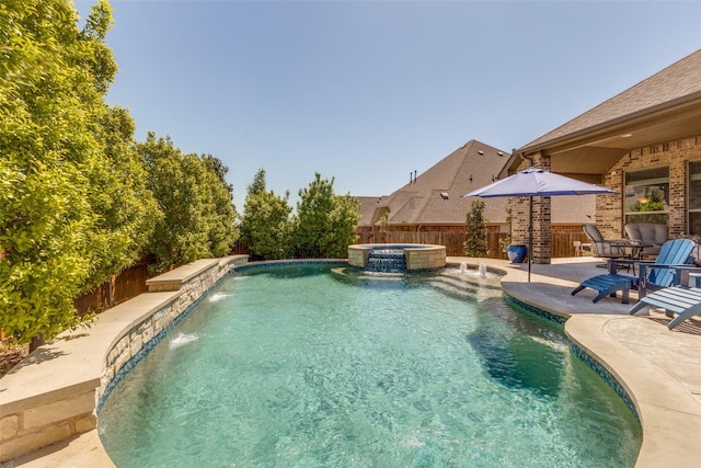 560 Southwestern Dr, Rockwall, TX 75087 - view of swimming pool with a fenced backyard, a patio, and a pool with connected hot tub