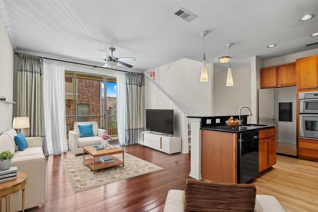 living area with recessed lighting, light wood-type flooring, visible vents, and a ceiling fan