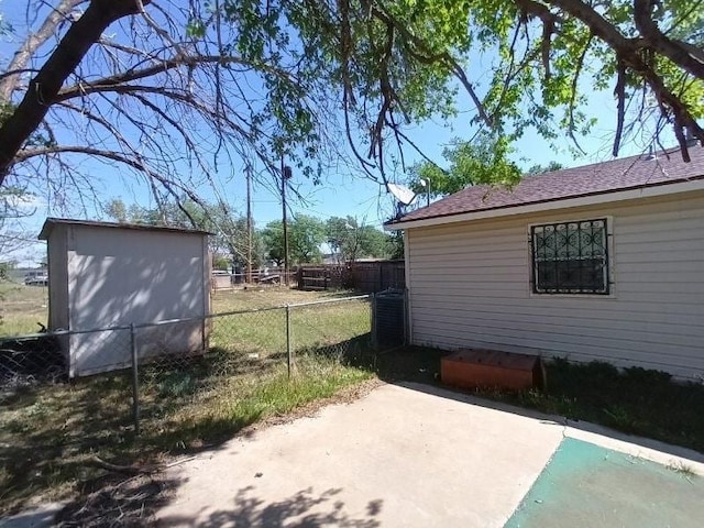 view of yard featuring fence and a patio area