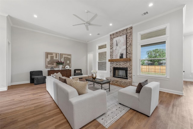 living room with recessed lighting, wood finished floors, ornamental molding, a fireplace, and ceiling fan