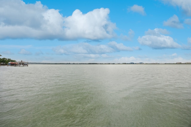 6725 Cahoba Dr, Fort Worth, TX 76135 - water view