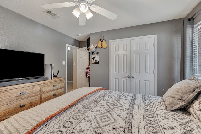6121 Bowfin Dr, Fort Worth, TX 76179 - bedroom with a textured wall, visible vents, a closet, and ceiling fan