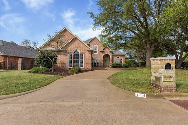 view of front facade featuring a front lawn and brick siding