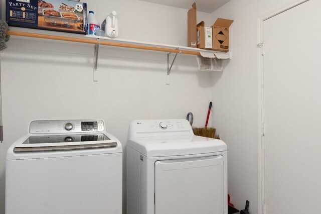 washroom with laundry area and washing machine and clothes dryer