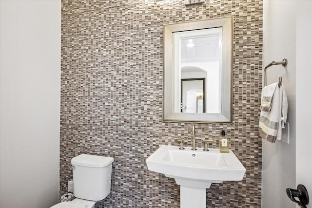 13508 Balint Ln, Frisco, TX 75035 - bathroom featuring tile walls, toilet, and a sink