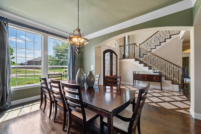 dining room with arched walkways, plenty of natural light, and baseboards