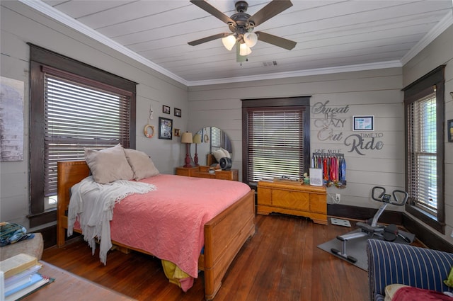 bedroom featuring hardwood / wood-style floors, crown molding, and a ceiling fan