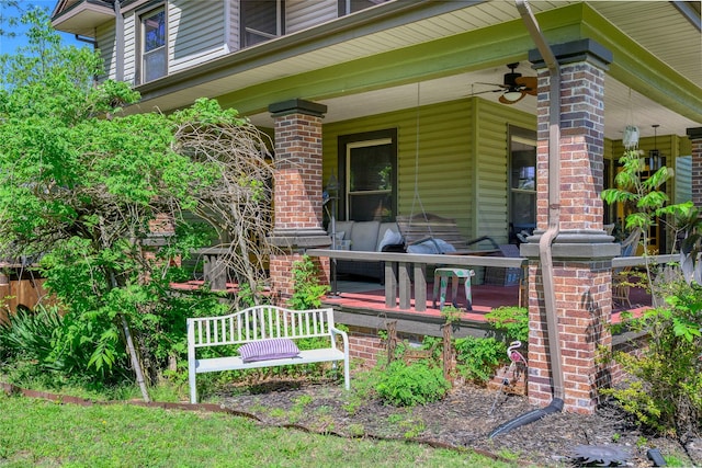 entrance to property featuring a ceiling fan and covered porch