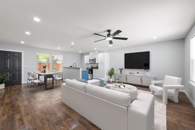 1124 Faulkner Ln, Waco, TX 76704 - living room featuring dark wood-style flooring, recessed lighting, ceiling fan, and baseboards