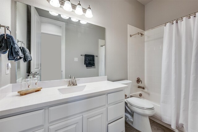 full bathroom featuring shower / tub combo with curtain, vanity, and toilet