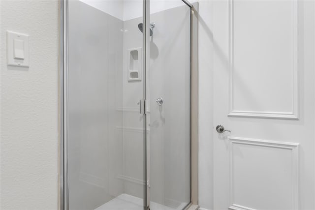 422 Mustang Dr, Sunnyvale, TX 75182 - full bath featuring a stall shower
