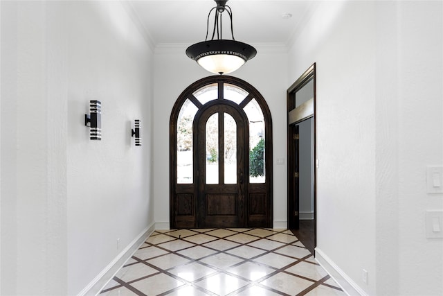 422 Mustang Dr, Sunnyvale, TX 75182 - entryway featuring inlaid floor details, crown molding, and baseboards