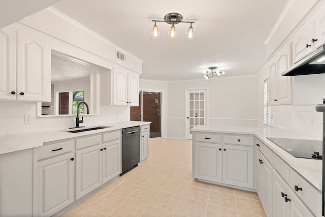 kitchen featuring a peninsula, a sink, visible vents, black appliances, and decorative backsplash