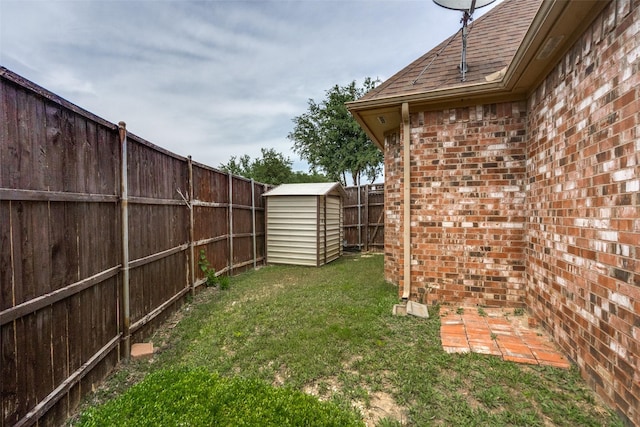1405 Chesapeake Dr, Plano, TX 75093 - view of yard featuring a shed and an outdoor structure