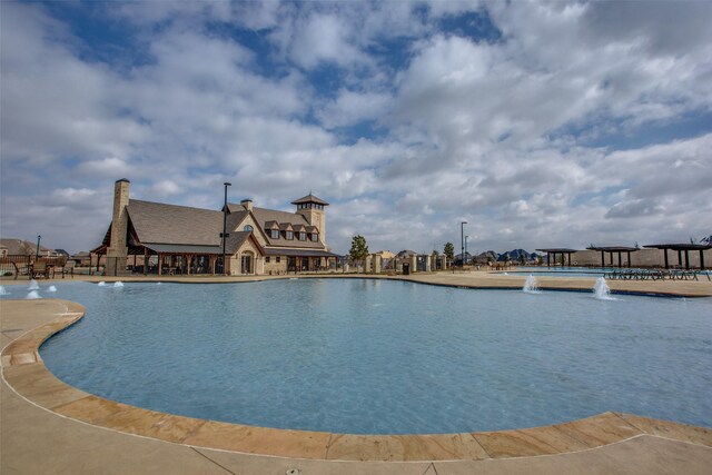 view of swimming pool