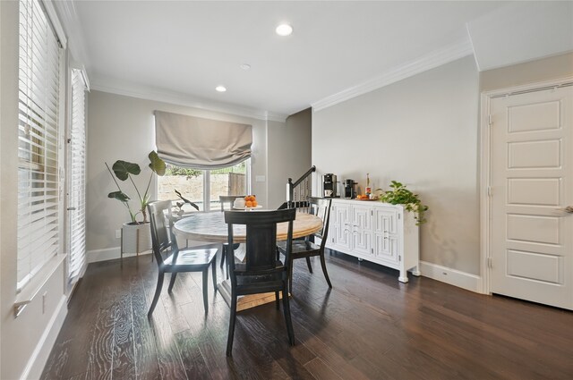 dining space featuring baseboards, ornamental molding, wood finished floors, and recessed lighting