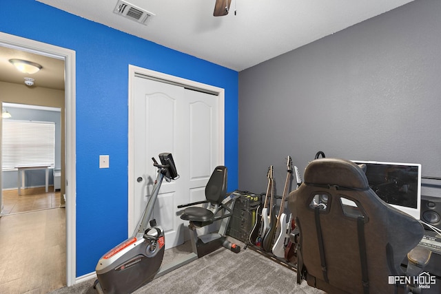 miscellaneous room with baseboards, a ceiling fan, and visible vents