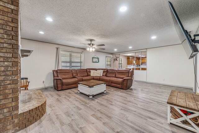 living area featuring recessed lighting, a textured ceiling, light wood-style floors, and ceiling fan