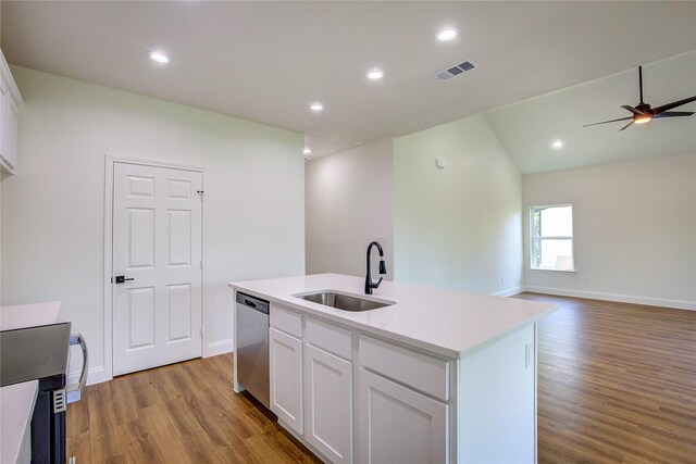 kitchen featuring stainless steel appliances, visible vents, a sink, and light wood-style floors