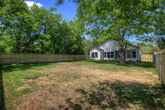 view of yard featuring a fenced backyard