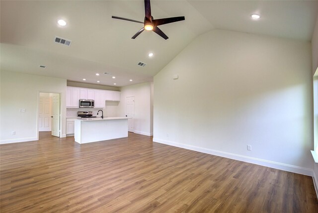 unfurnished living room with wood finished floors, ceiling fan, baseboards, visible vents, and recessed lighting
