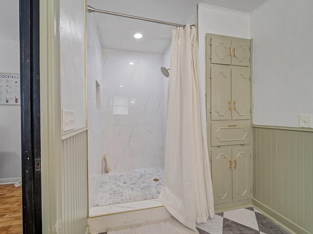 bathroom with curtained shower