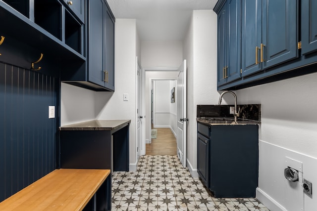 32 Royal Oaks Cir, Denton, TX 76210 - laundry room featuring light floors, a sink, and baseboards