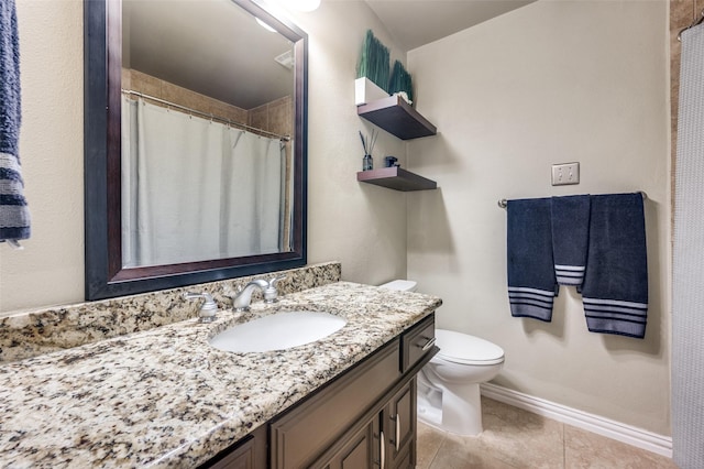 2307 Castle Rock Rd, Carrollton, TX 75007 - full bath featuring baseboards, toilet, vanity, tile patterned floors, and a shower with shower curtain