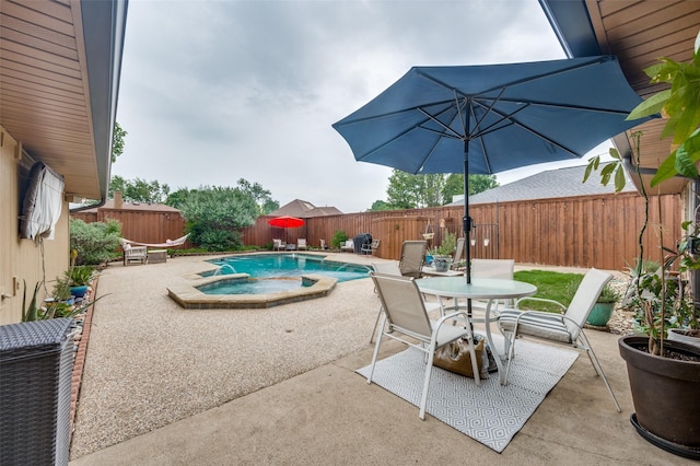 2307 Castle Rock Rd, Carrollton, TX 75007 - view of swimming pool featuring a fenced backyard, outdoor dining area, a patio, and a pool with connected hot tub