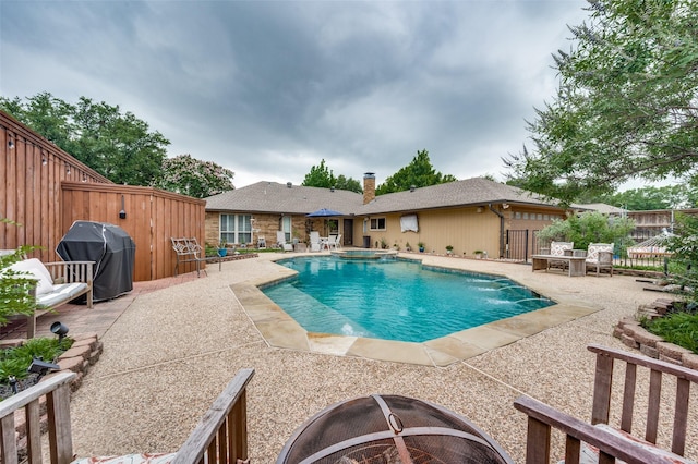 2307 Castle Rock Rd, Carrollton, TX 75007 - view of pool with grilling area, a patio area, a pool with connected hot tub, and a fenced backyard