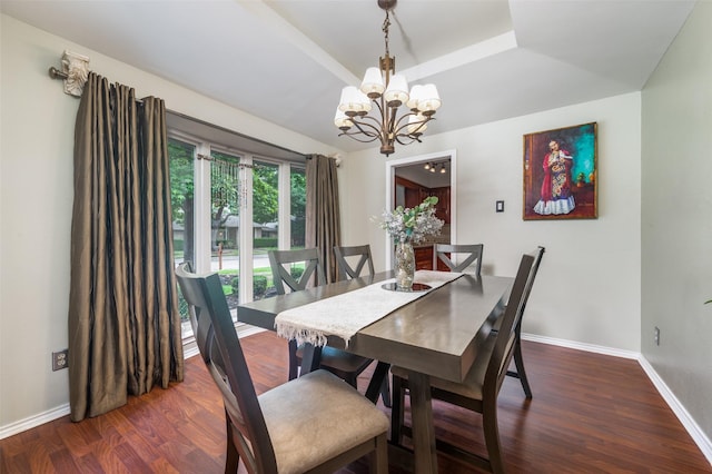 2307 Castle Rock Rd, Carrollton, TX 75007 - dining space featuring a chandelier, wood finished floors, a tray ceiling, and baseboards
