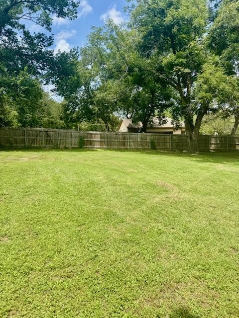 715 W Ball St, Weatherford, TX 76086 - view of fenced backyard