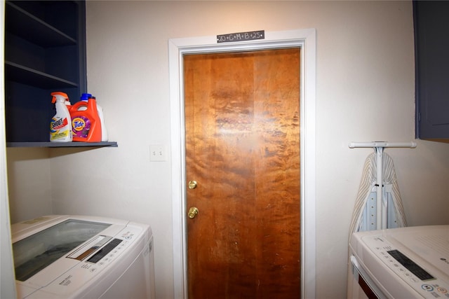 washroom featuring washing machine and dryer and laundry area
