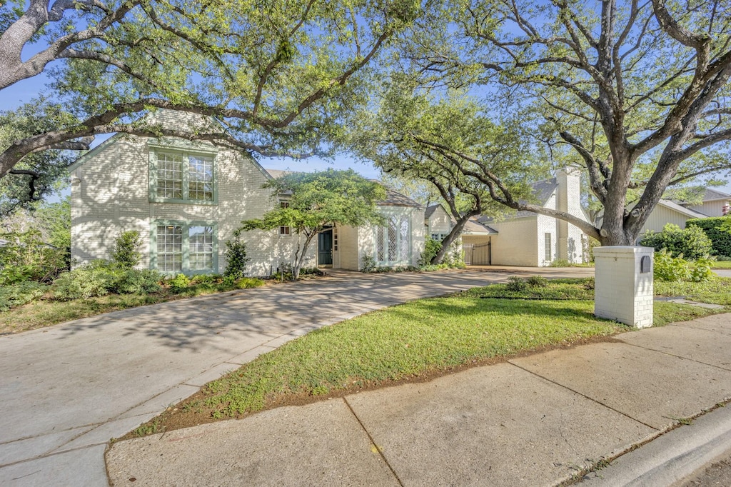 6020 Meadowcreek Dr, Dallas, TX 75248 - view of front of home with concrete driveway