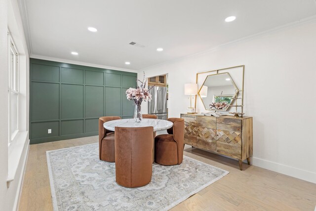 dining area featuring ornamental molding, visible vents, light wood finished floors, and recessed lighting