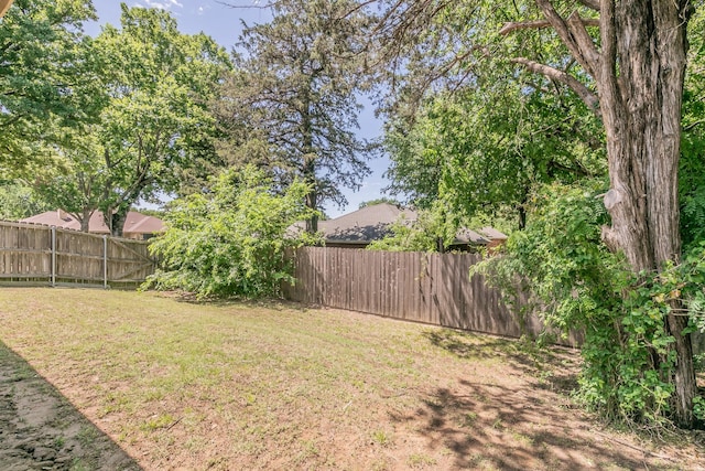 1944 Nottingham Dr, Kaufman, TX 75142 - view of yard featuring a fenced backyard
